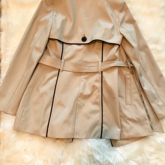 Trench coat 🧥 - Picture 3 of 3